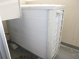 室外機が凍り、霜取り運転するため暖房能力が発揮しません